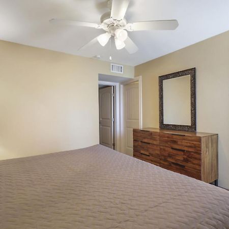 Ground Floor Beachfront Beauty! Steps To The Beach And Pool South Padre Island Habitación foto