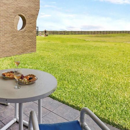 Ground Floor Beachfront Beauty! Steps To The Beach And Pool South Padre Island Habitación foto