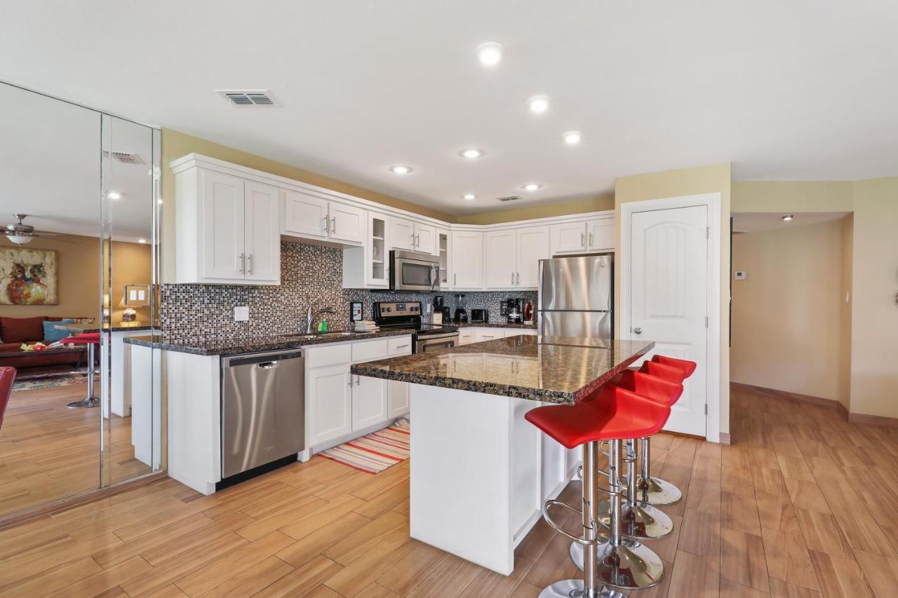 Ground Floor Beachfront Beauty! Steps To The Beach And Pool South Padre Island Exterior foto