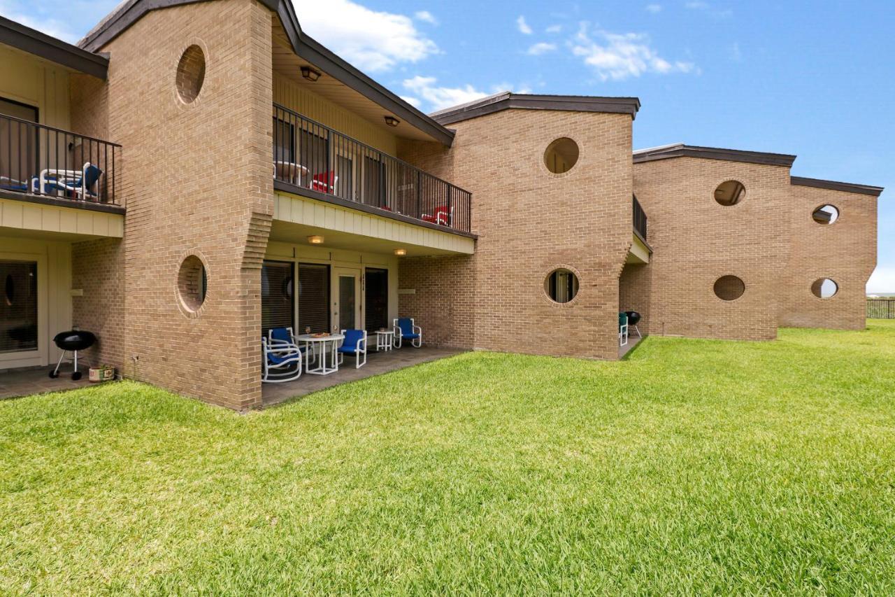 Ground Floor Beachfront Beauty! Steps To The Beach And Pool South Padre Island Exterior foto