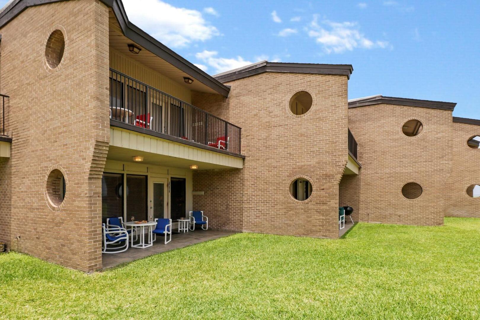 Ground Floor Beachfront Beauty! Steps To The Beach And Pool South Padre Island Habitación foto