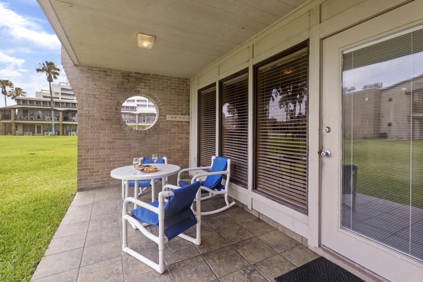 Ground Floor Beachfront Beauty! Steps To The Beach And Pool South Padre Island Habitación foto
