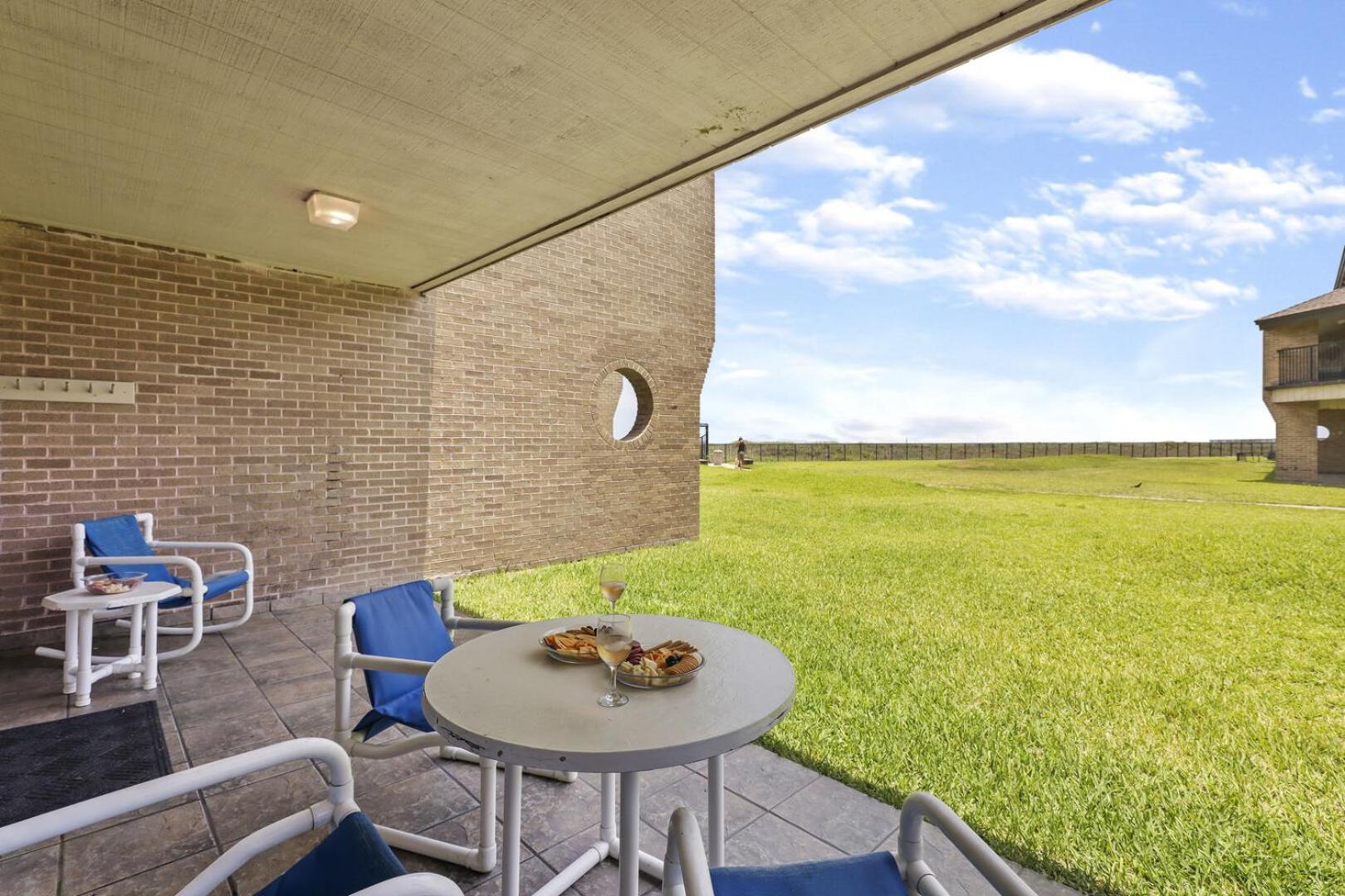 Ground Floor Beachfront Beauty! Steps To The Beach And Pool South Padre Island Habitación foto